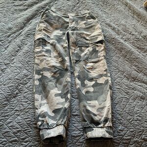 Hollister Camo Cargo Joggers Small